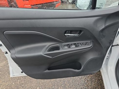 New 2025 Nissan Versa SV w/ Trunk Package FWD image 15