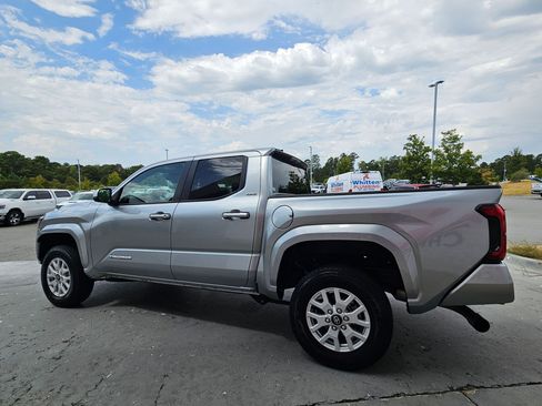 Used 2024 Toyota Tacoma SR5 RWD image 5