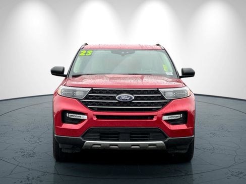 Used 2023 Ford Explorer XLT w/ Equipment Group 202A image 9