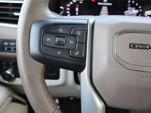 Used 2023 GMC Yukon XL Denali image 14