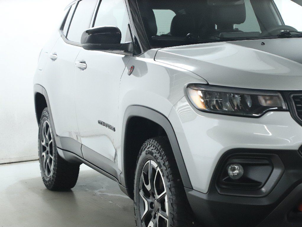 Used 2025 Jeep Compass Trailhawk AWD/4WD image 8