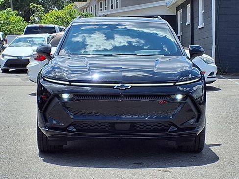 Used 2024 Chevrolet Equinox EV RS FWD image 2