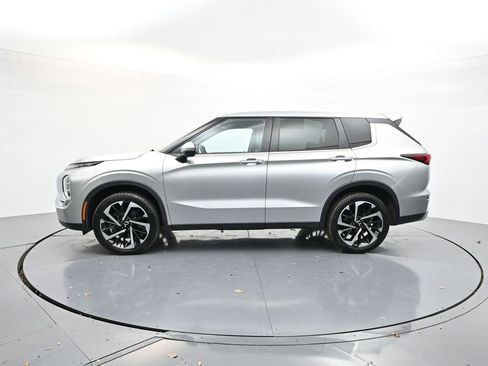 Used 2022 Mitsubishi Outlander SE image 4