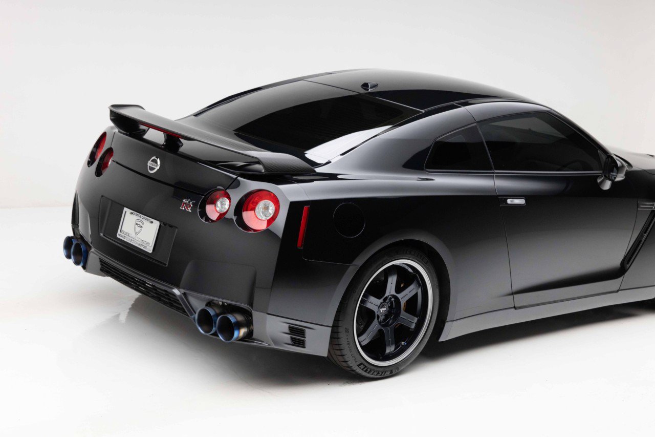 Used 2014 Nissan GT-R Black Edition AWD/4WD image 25