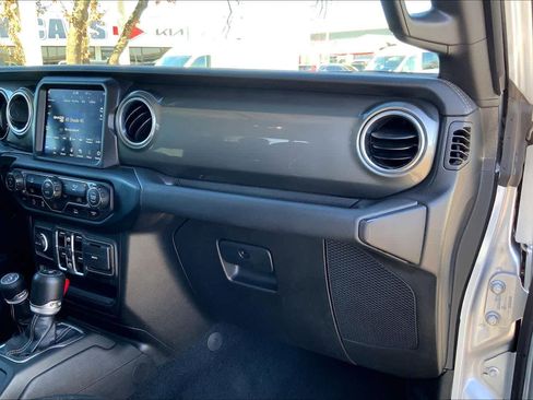 Used 2023 Jeep Gladiator Overland image 18