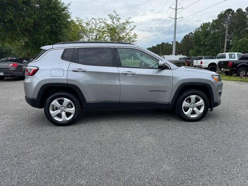Used 2018 Jeep Compass Latitude AWD/4WD image 7