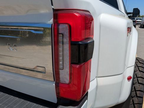 Used 2024 Ford F450 Platinum w/ FX4 Off-Road Package AWD/4WD image 11