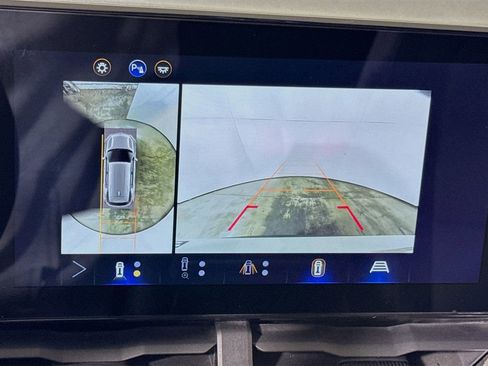 Certified 2025 Chevrolet Equinox LT w/ Convenience Package II image 12