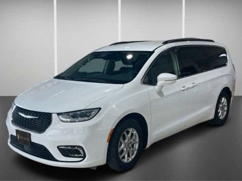 Used 2022 Chrysler Pacifica Touring-L FWD image 3