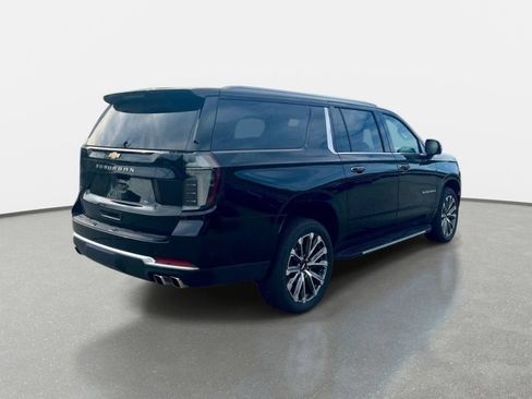 Used 2026 Chevrolet Suburban High Country AWD/4WD image 5