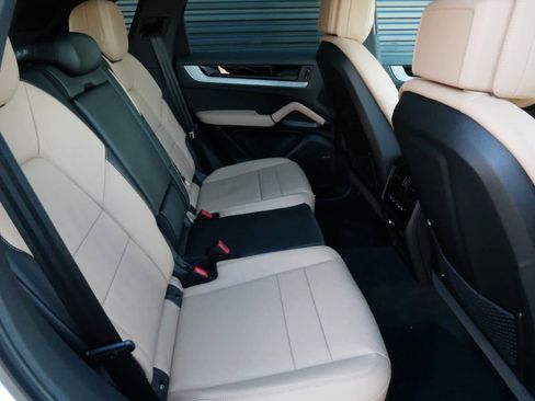 Used 2025 Porsche Cayenne image 29