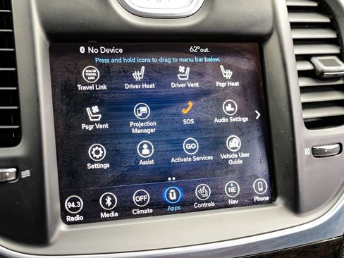 Used 2018 Chrysler 300 Limited image 29