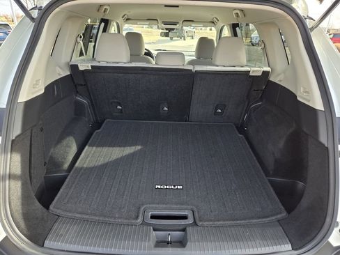 Used 2023 Nissan Rogue SV image 9