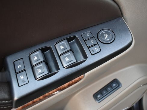 Used 2015 Chevrolet Suburban LTZ image 44