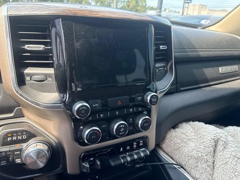 Used 2019 RAM 1500 Laramie AWD/4WD image 12