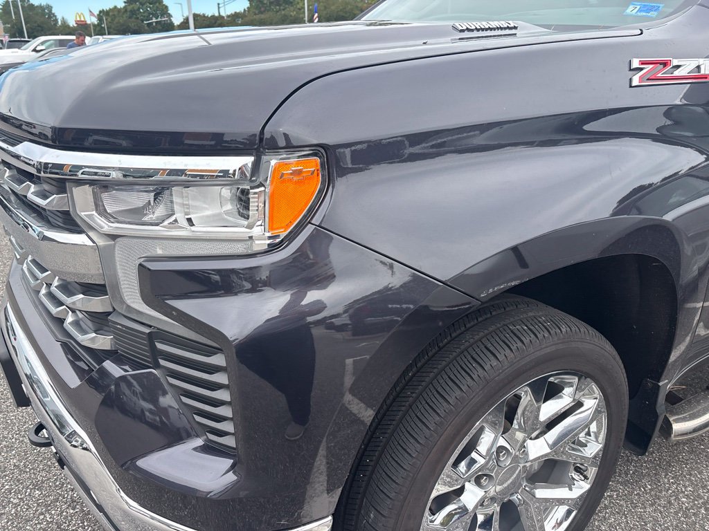 Used 2024 Chevrolet Silverado 1500 LTZ AWD/4WD image 4