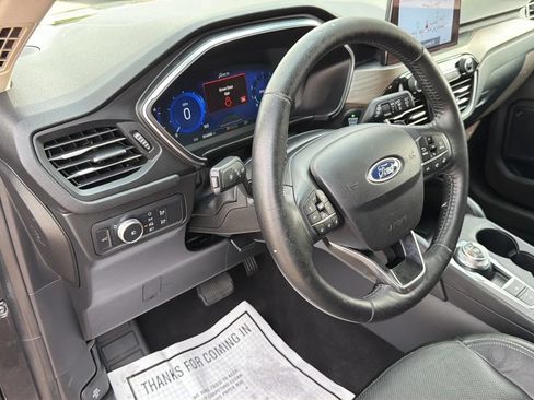 Used 2020 Ford Escape Titanium AWD/4WD image 18