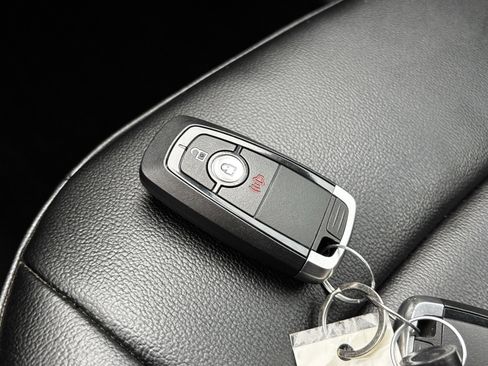 Used 2020 Ford Edge SEL image 27