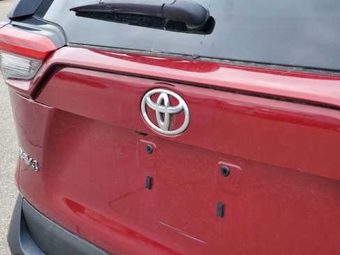 Used 2021 Toyota RAV4 XLE w/ Convenience Package image 5