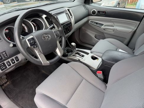 Used 2015 Toyota Tacoma 4x4 Double Cab w/ TRD Off-Road Package image 2