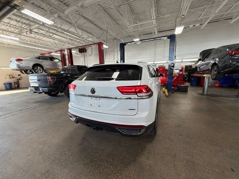 Used 2023 Volkswagen Atlas Cross Sport SE w/ Panoramic Sunroof Package AWD/4WD image 12