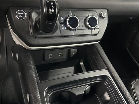 Used 2022 Land Rover Defender 90 X-Dynamic SE AWD/4WD image 18