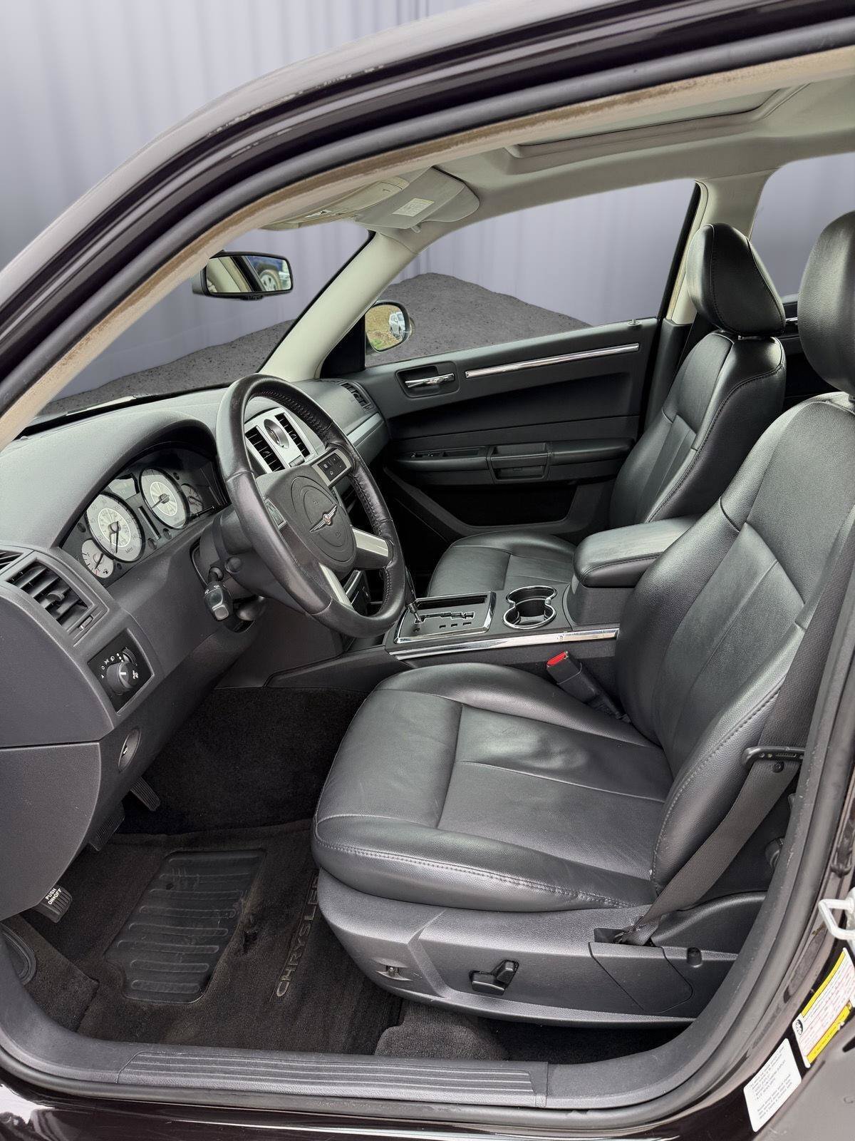 Used 2010 Chrysler 300 Touring AWD/4WD image 16