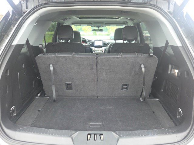 Used 2023 Ford Explorer XLT w/ Equipment Group 202A AWD/4WD image 10