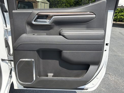 Used 2025 Chevrolet Silverado 1500 LT RWD image 16