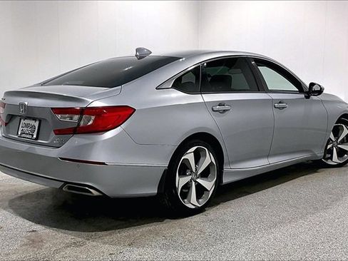 Used 2019 Honda Accord Touring image 5