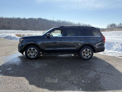 New 2026 Ford Expedition Active AWD/4WD image 2