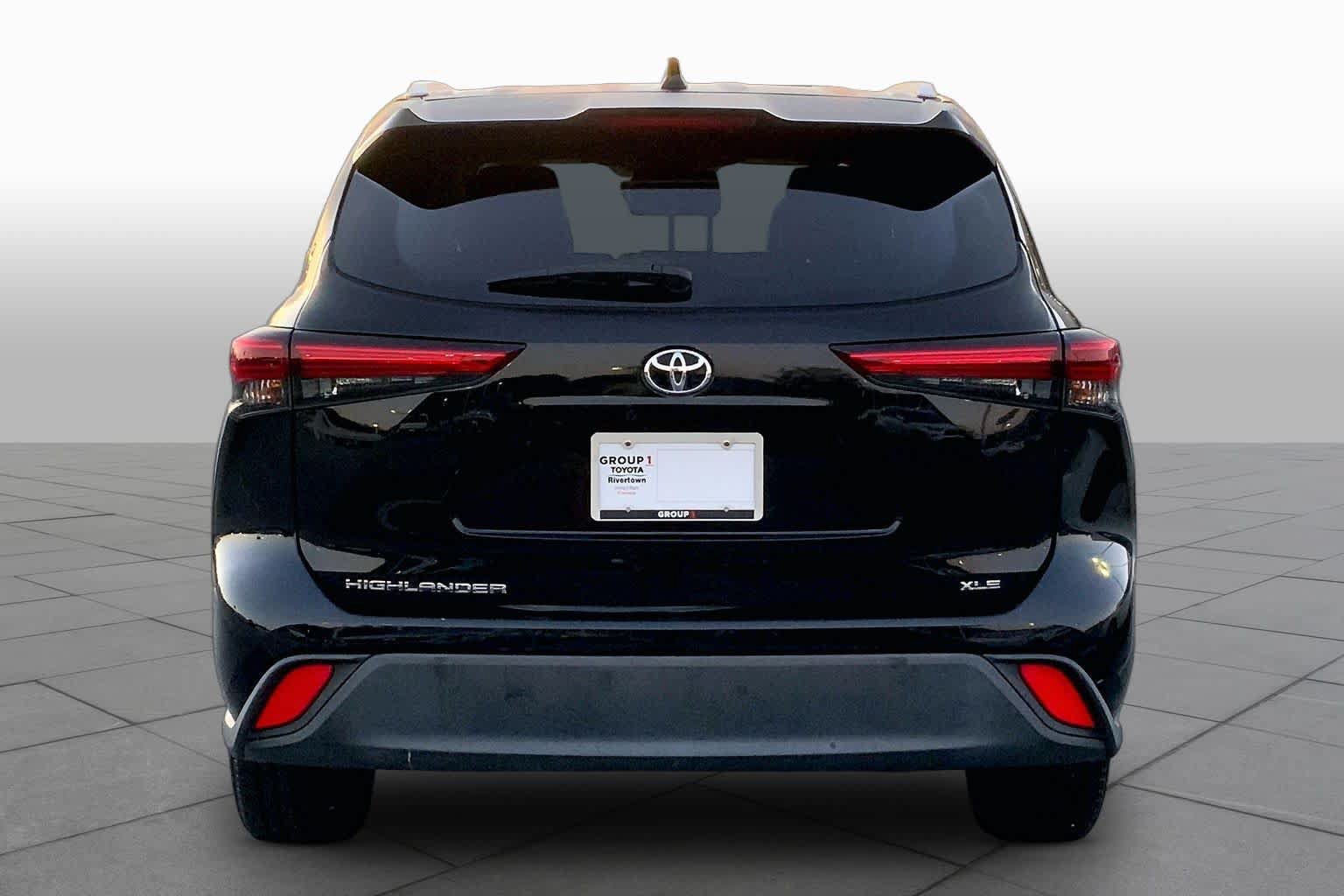 Used 2022 Toyota Highlander XLE FWD image 5