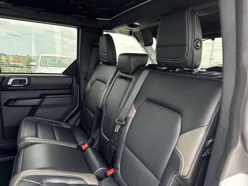 Used 2025 Ford Bronco Outer Banks w/ Sasquatch Package AWD/4WD image 21