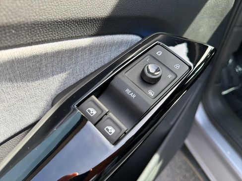 Certified 2023 Volkswagen ID.4 Pro AWD/4WD image 13