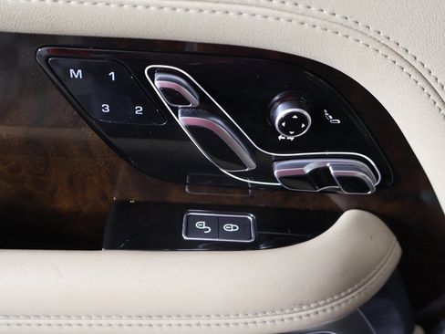 Used 2020 Land Rover Range Rover HSE image 38