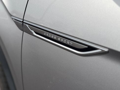 Used 2022 Volkswagen Atlas Cross Sport SEL image 17