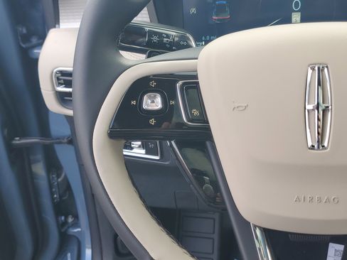 New 2026 Lincoln Corsair Premiere image 17