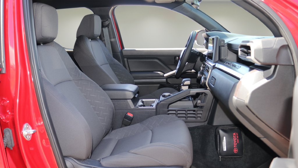 Certified 2025 Toyota Tacoma SR5 AWD/4WD image 16