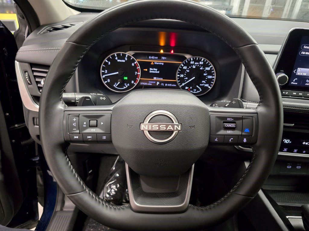 Used 2025 Nissan Rogue SV FWD image 17