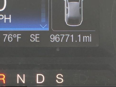 Used 2018 Ford Edge SE image 23