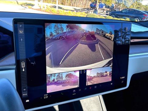 Used 2022 Tesla Model S image 25