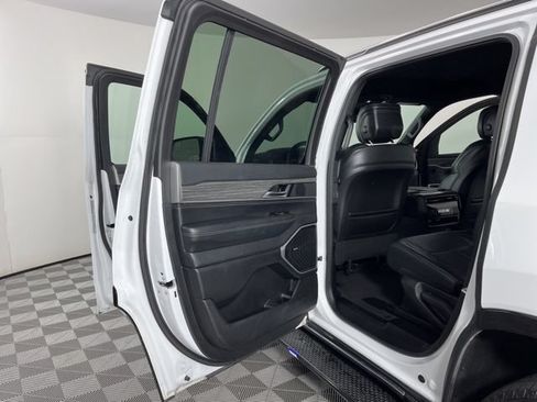 Used 2024 Jeep Wagoneer Series II w/ Flexible Seating Group RWD image 40