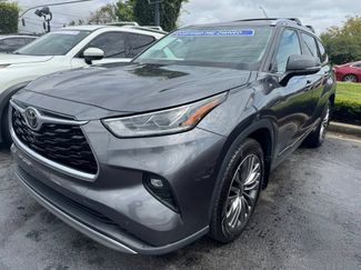 Used 2021 Toyota Highlander Platinum AWD/4WD video 1