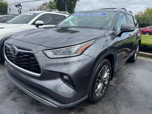 Used 2021 Toyota Highlander Platinum AWD/4WD image 1