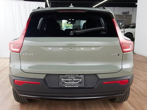Used 2023 Volvo XC40 B5 Plus w/ Driver Assist Package AWD/4WD image 4