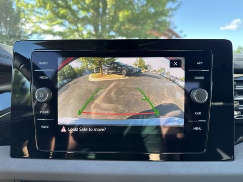 New 2025 Volkswagen Jetta SE image 19