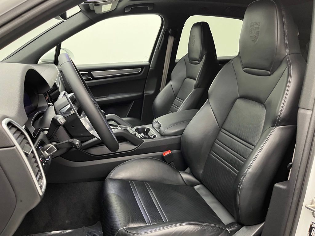 Certified 2023 Porsche Cayenne AWD/4WD image 5