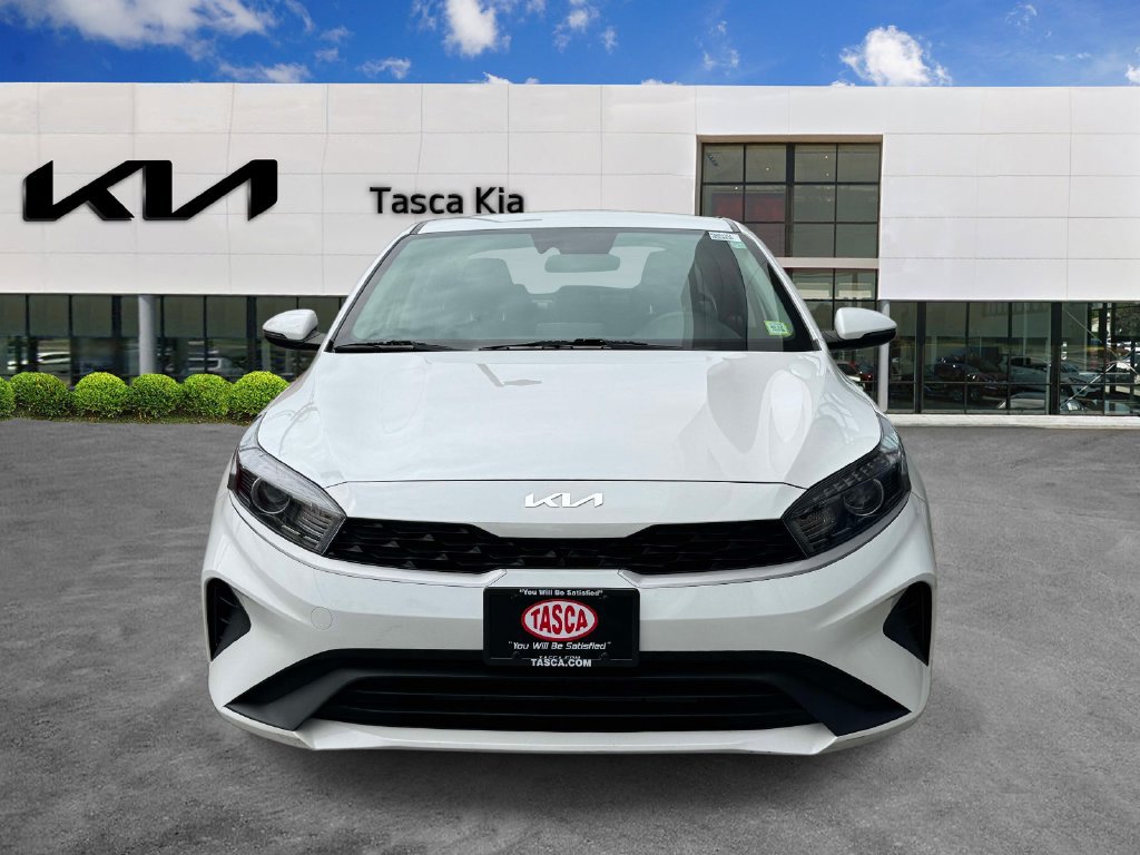 Used 2023 Kia Forte LXS w/ LXS Technology Package FWD image 2