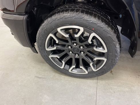 New 2025 RAM 1500 Limited w/ Off Road Group image 17