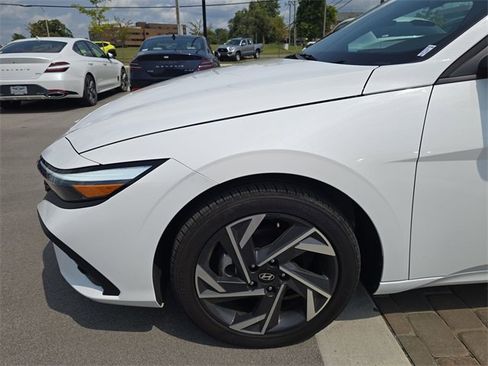 New 2025 Hyundai Elantra Sport image 10